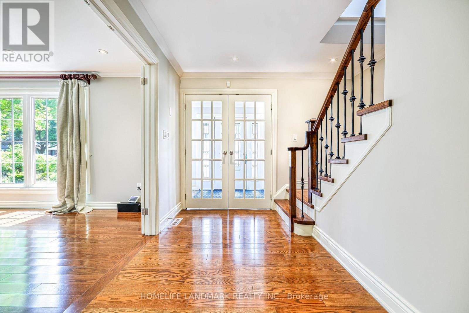 1485 Durham Street, Oakville, Ontario  L6J 2P4 - Photo 3 - W12204064