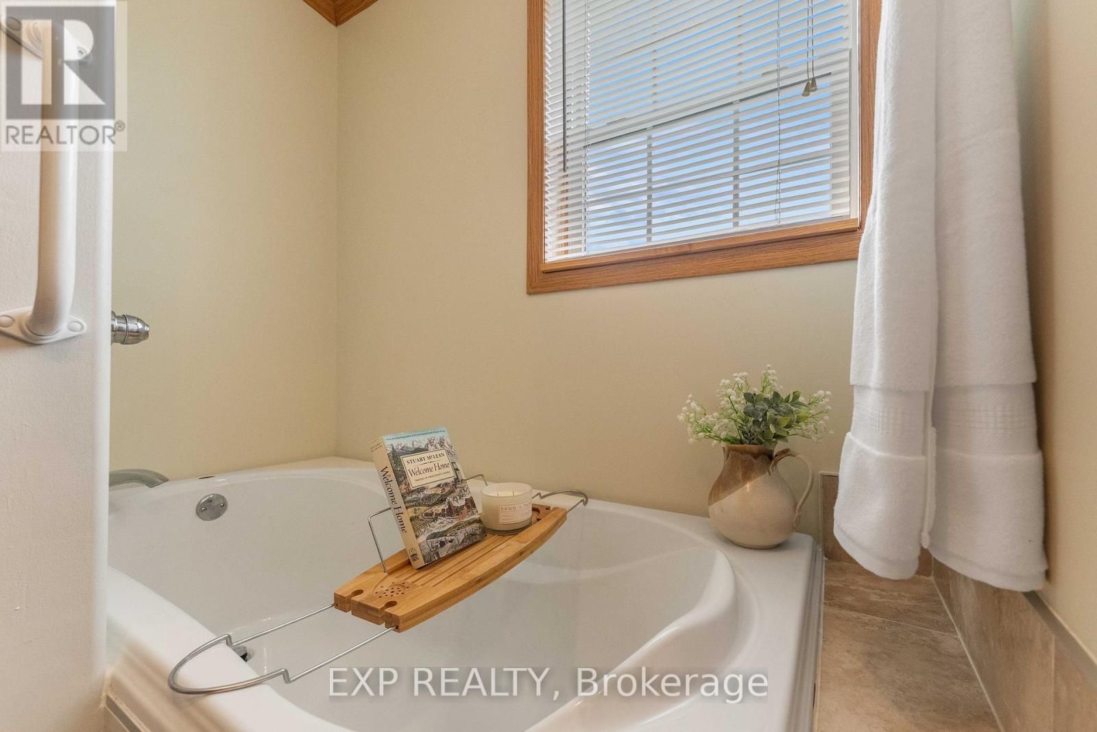 56 Creekside Circle, Kawartha Lakes, Ontario  K0M 1L0 - Photo 12 - X12076264