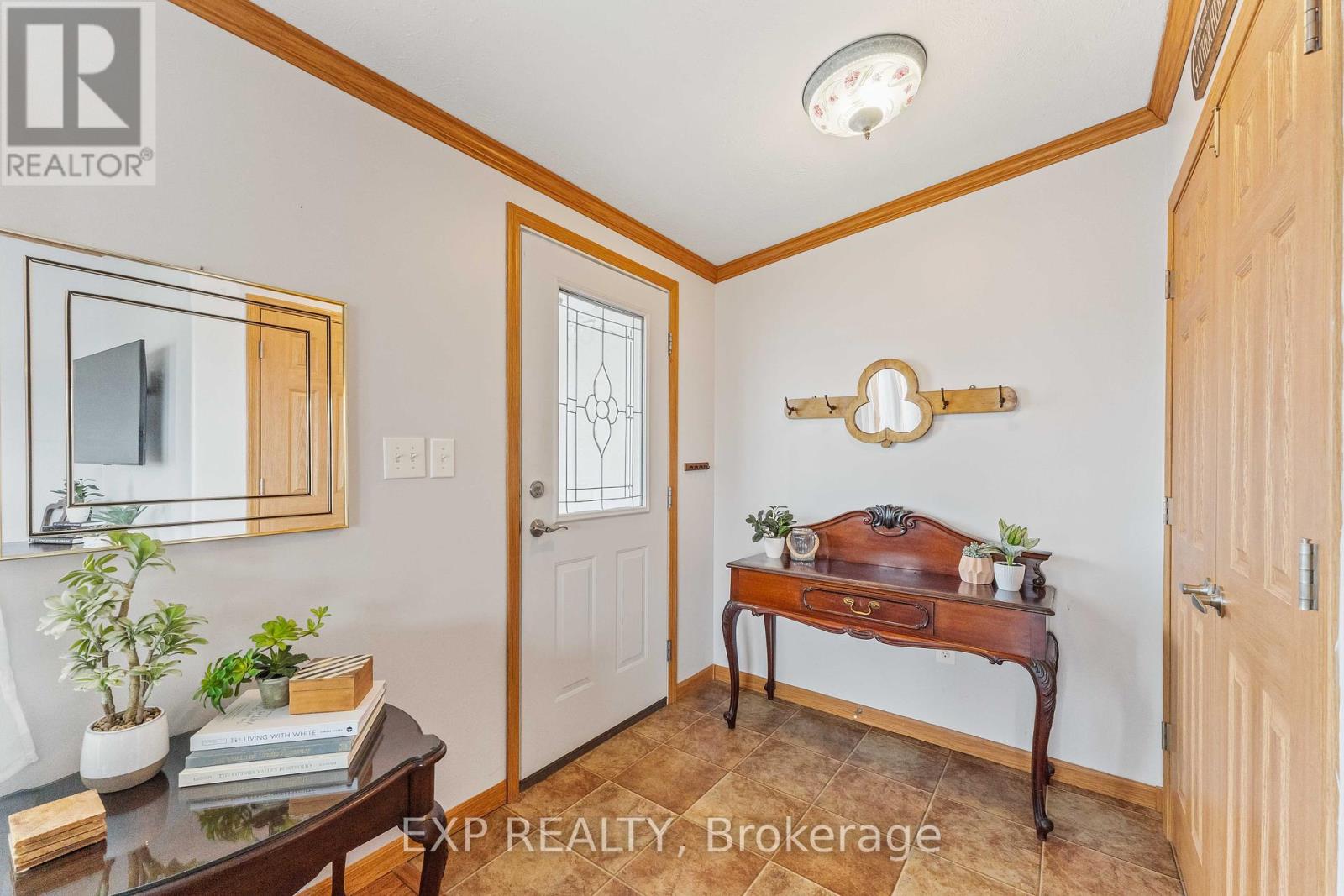 56 Creekside Circle, Kawartha Lakes, Ontario  K0M 1L0 - Photo 3 - X12076264