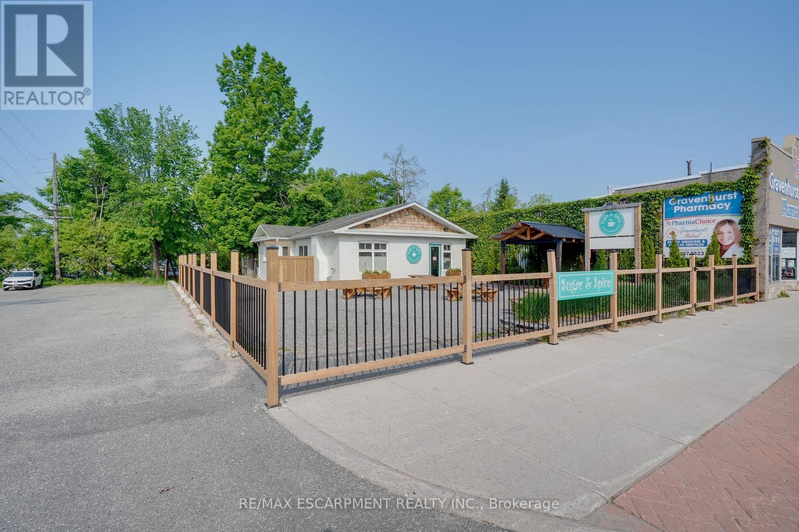195 Muskoka Road N, Gravenhurst, Ontario  P1P 1X2 - Photo 3 - X12204026