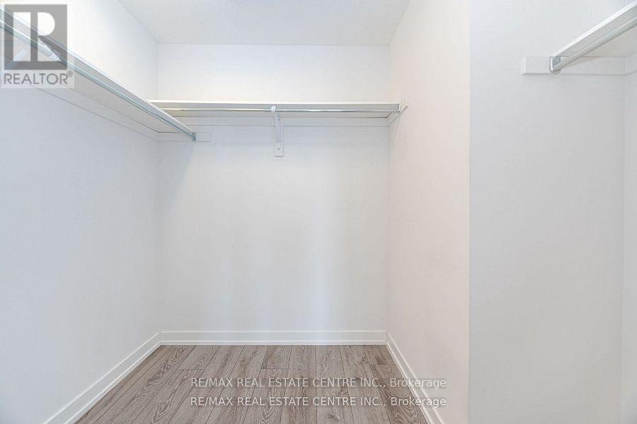 237 - 237 West Oak Trail Sw, Kitchener, Ontario  N2R 0R9 - Photo 31 - X12204057