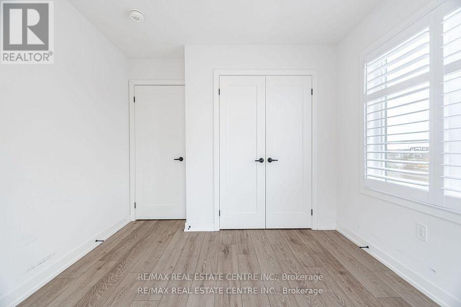237 - 237 West Oak Trail Sw, Kitchener, Ontario  N2R 0R9 - Photo 33 - X12204057