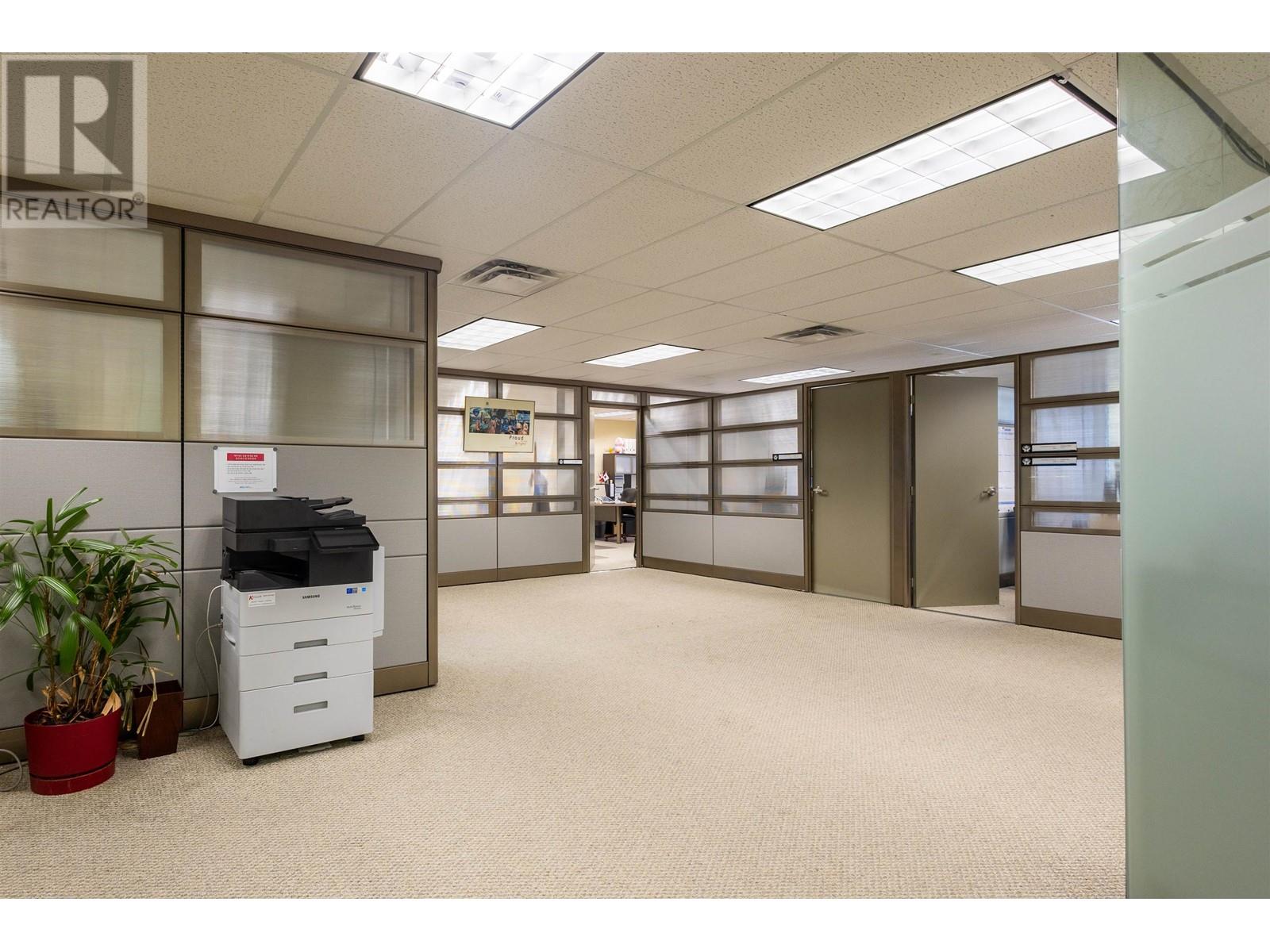 Property at 1055 KINGSWAY image 5
