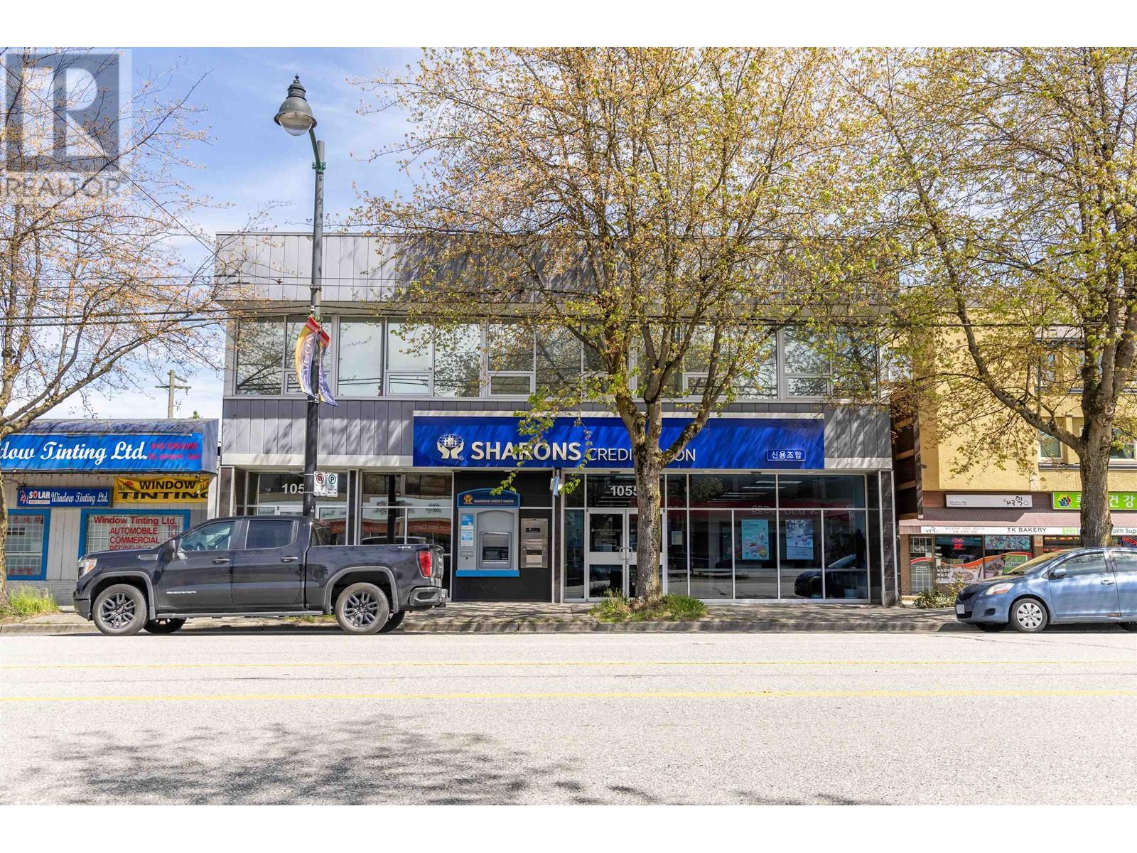 Property at 1055 KINGSWAY image 2