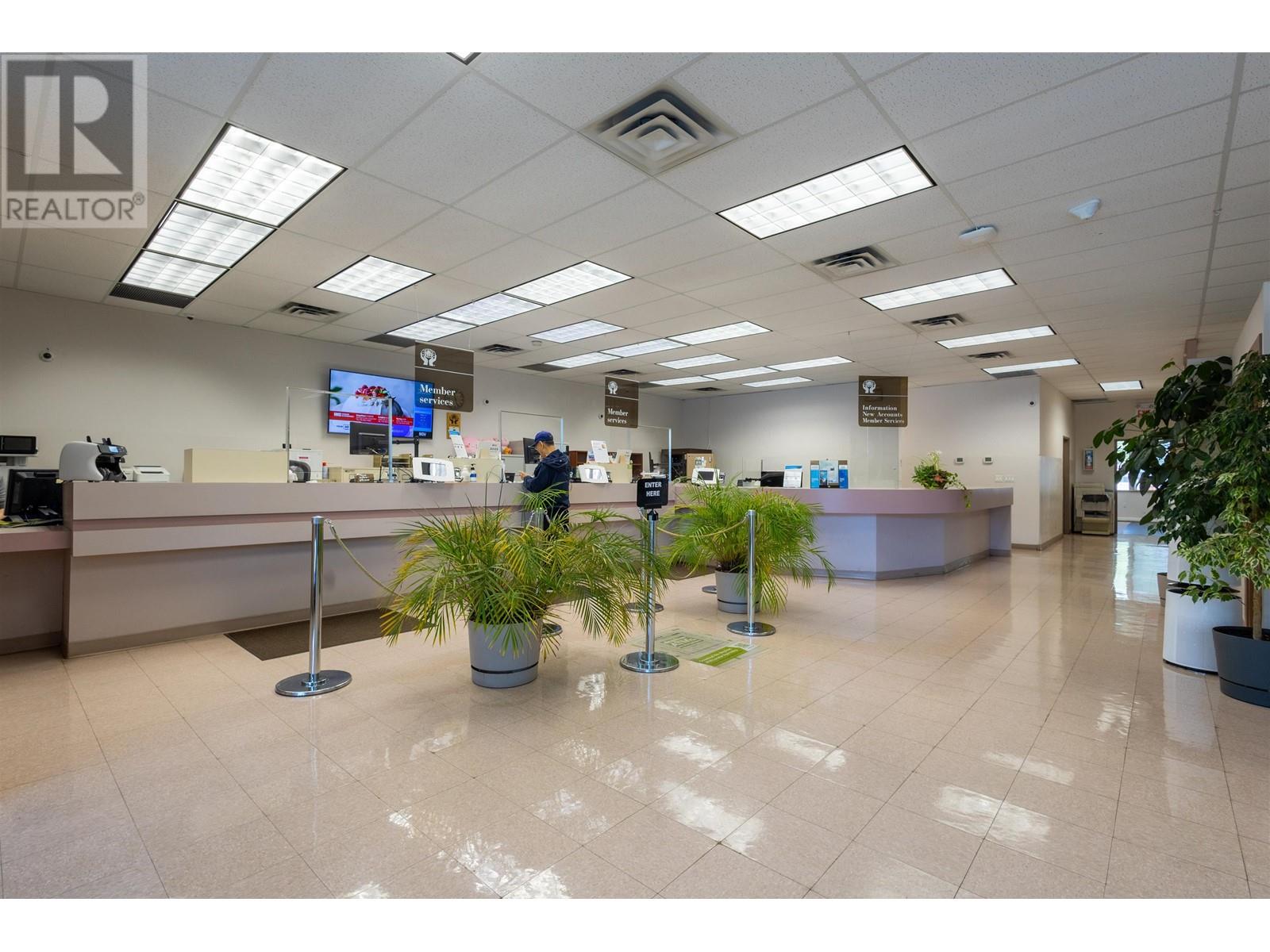 Property at 1055 KINGSWAY image 3