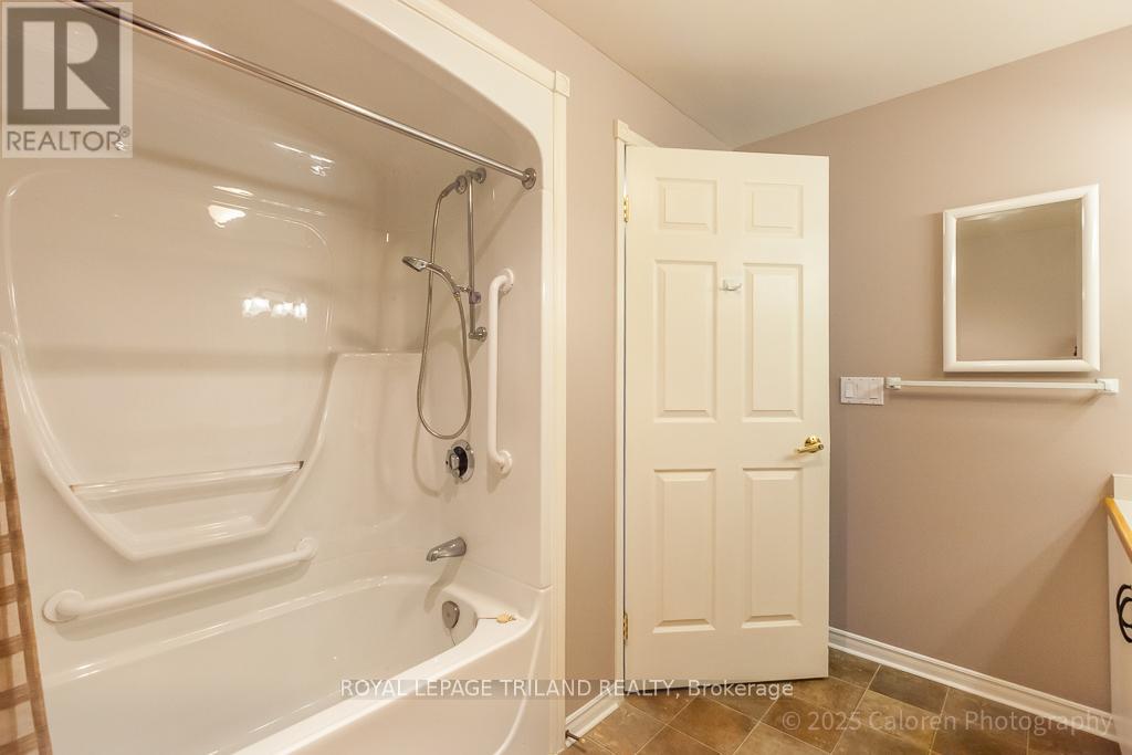 127 - 511 Gainsborough Road, London North, Ontario  N6G 4Z5 - Photo 25 - X12204079
