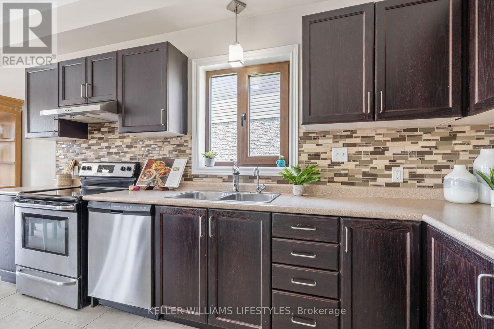 1804 Cedarpark Drive, London North, Ontario  N5X 0H9 - Photo 18 - X12136176