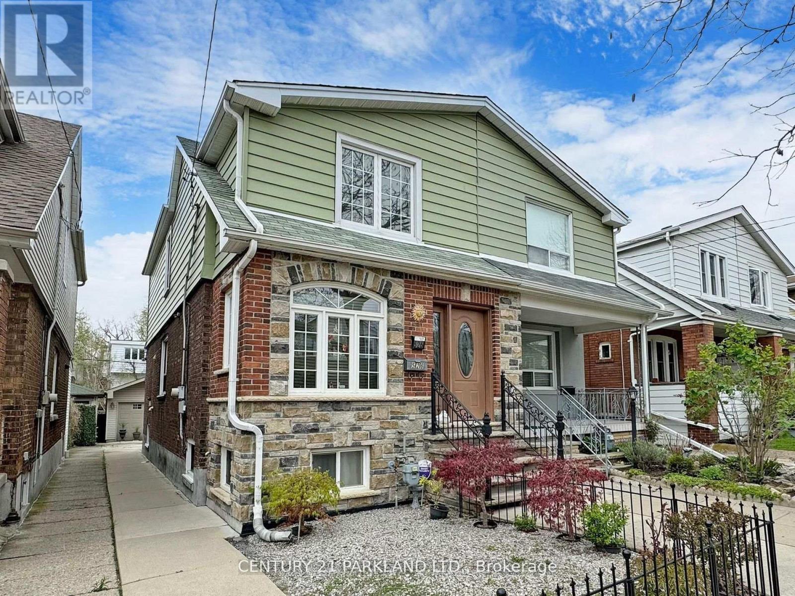 526 Milverton Boulevard, Toronto (Danforth), Ontario  M4C 1X5 - Photo 5 - E12204073