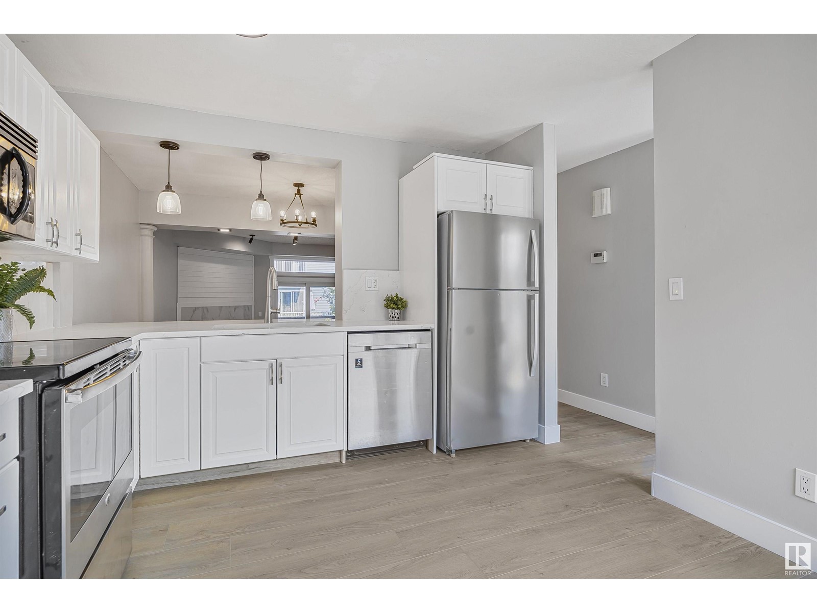 Property at 1511 LAKESIDE GR image 2