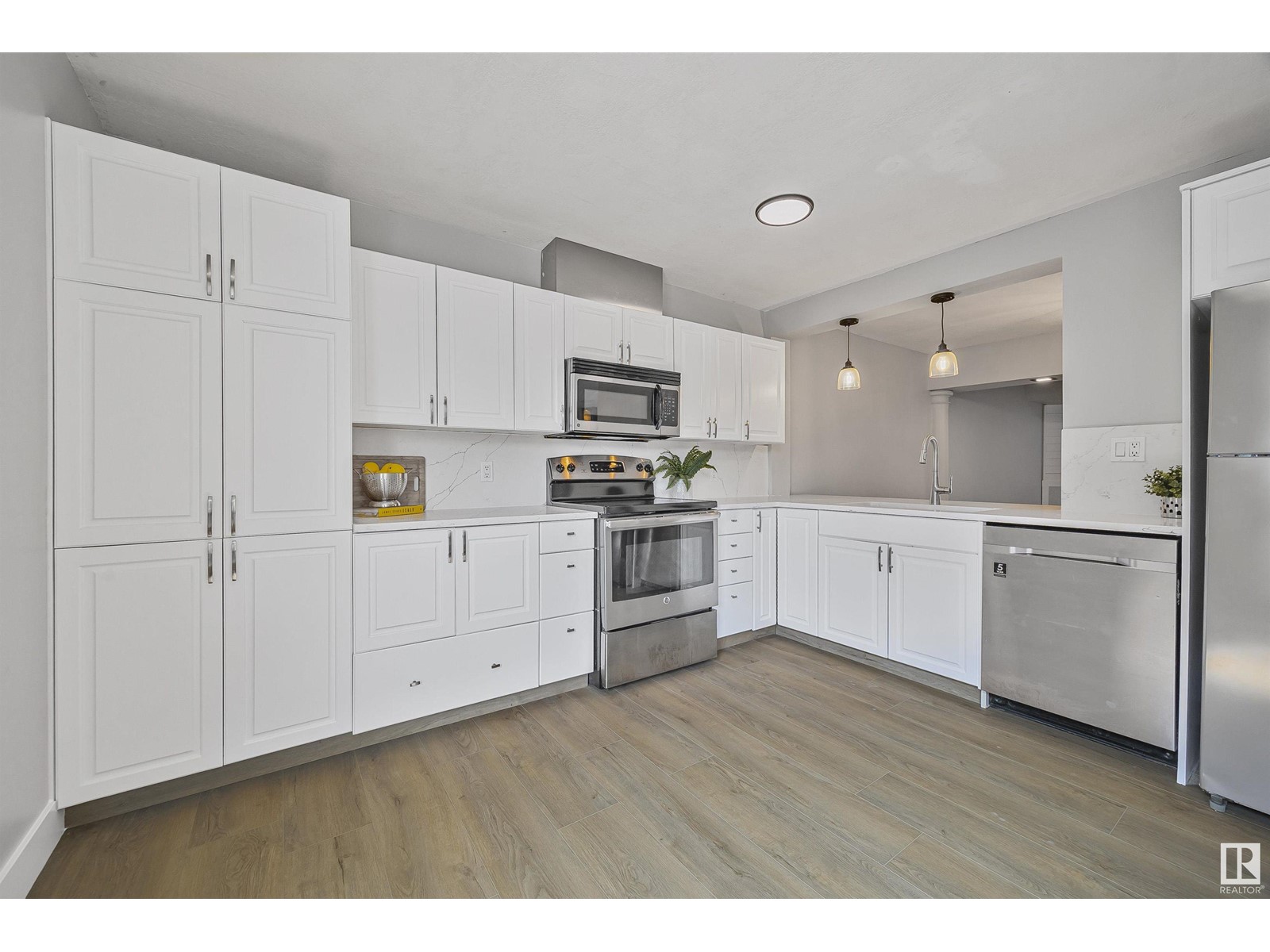 Property at 1511 LAKESIDE GR image 3