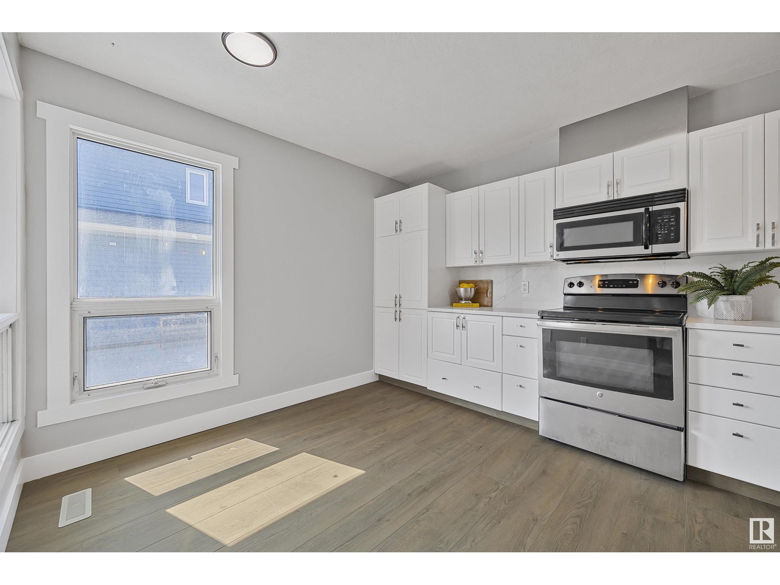 Property at 1511 LAKESIDE GR image 4