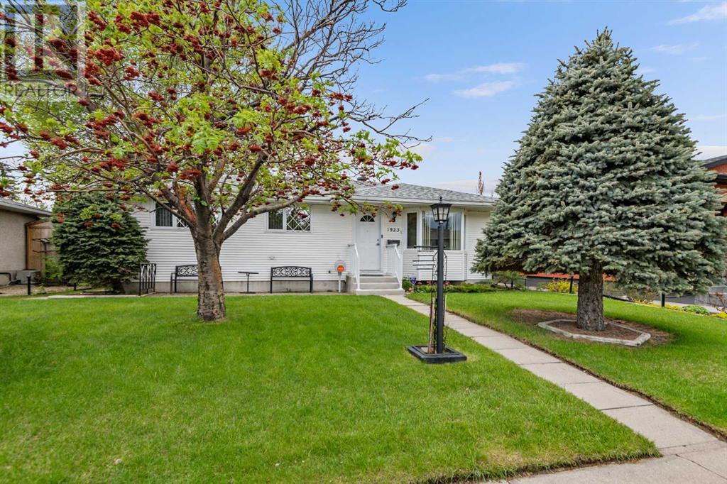 Property at 1923 Matheson Drive NE image 2