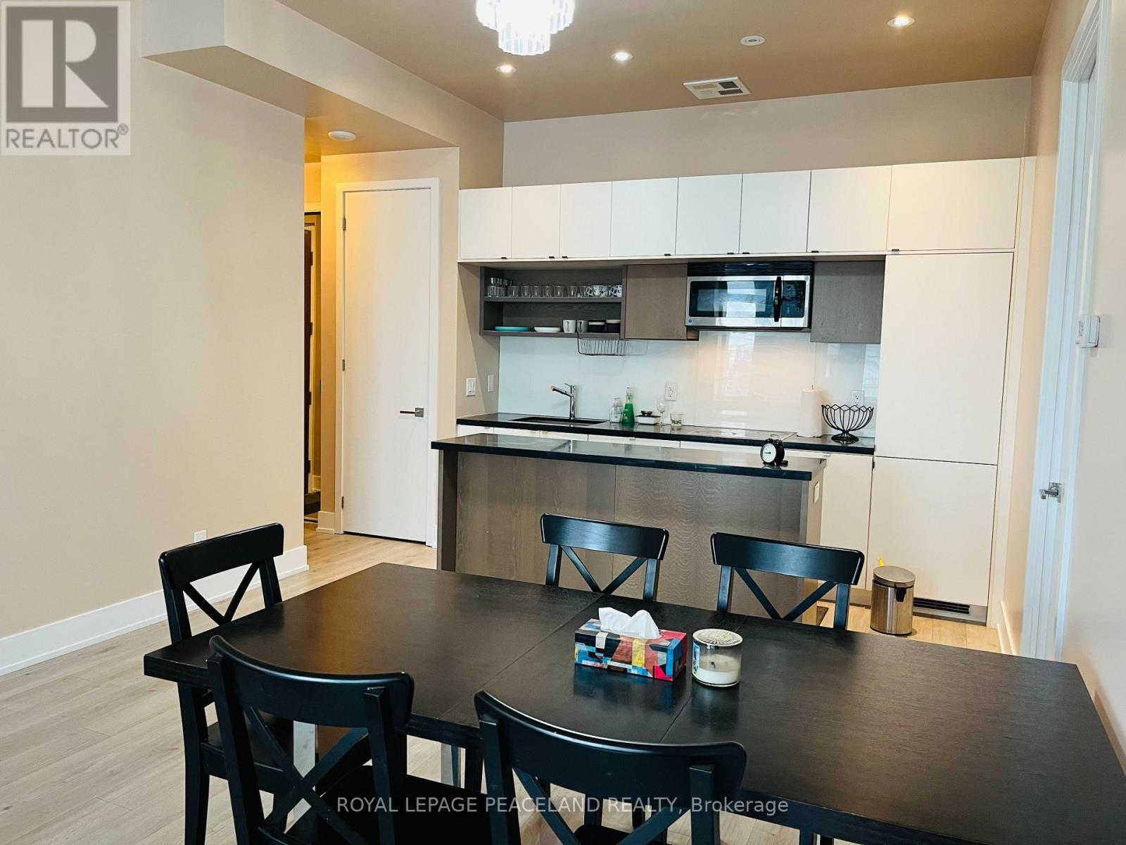 1607 - 111 St Clair Avenue, Toronto (Yonge-St. Clair), Ontario  M4V 1N5 - Photo 7 - C12204107