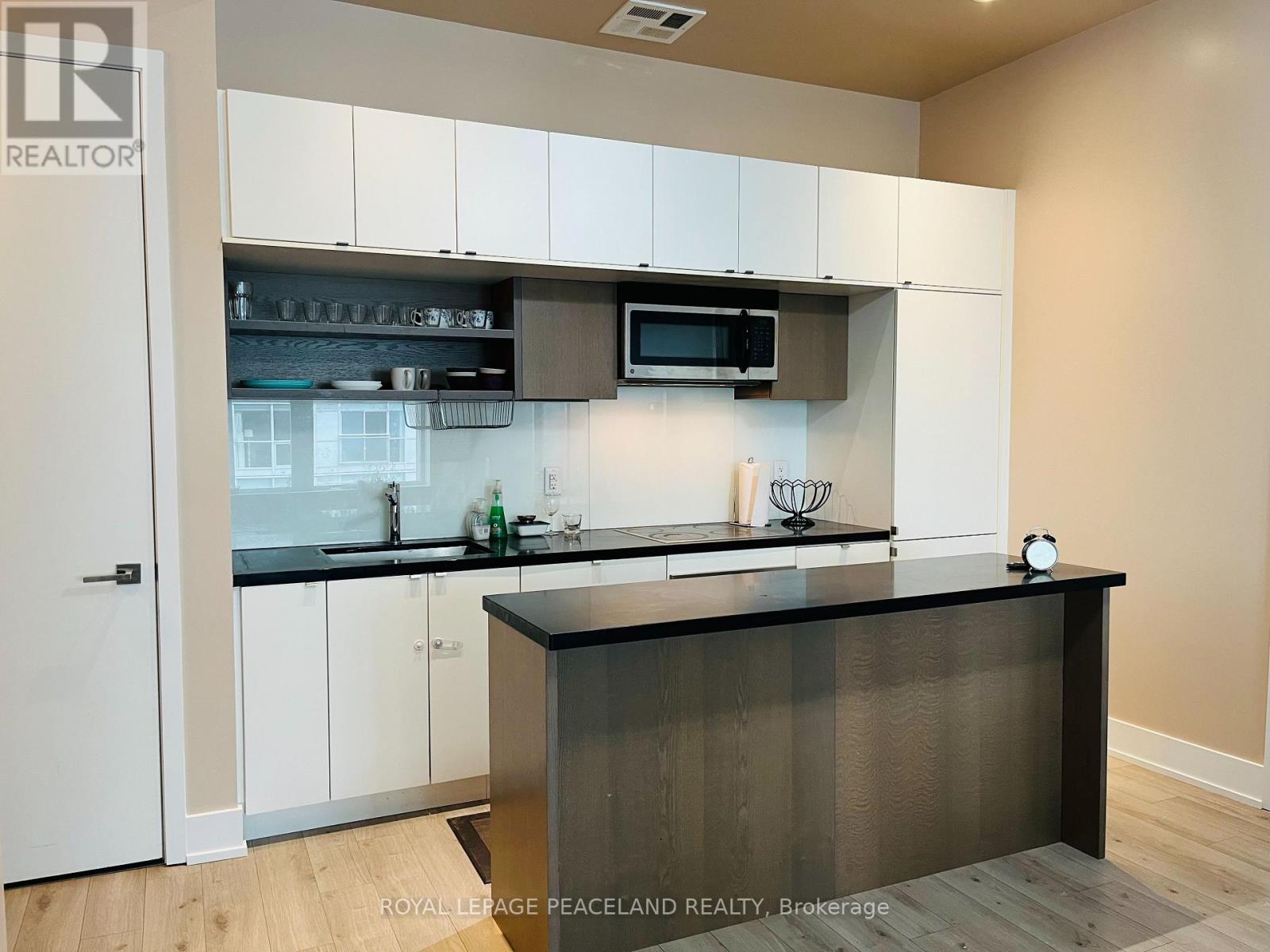 1607 - 111 St Clair Avenue, Toronto (Yonge-St. Clair), Ontario  M4V 1N5 - Photo 8 - C12204107