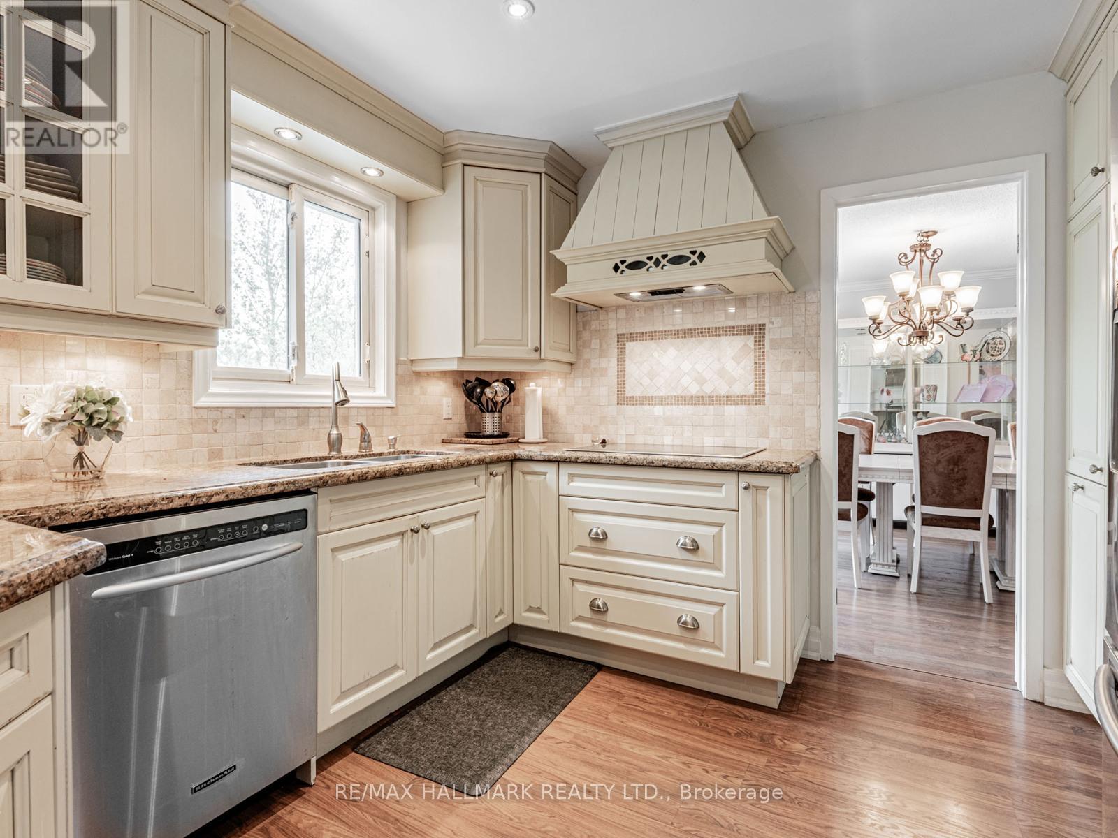 85 Ames Circle, Toronto, Ontario  M3B 3C2 - Photo 7 - C12204123