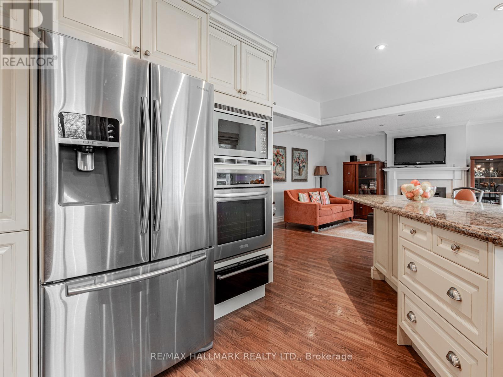 85 Ames Circle, Toronto, Ontario  M3B 3C2 - Photo 8 - C12204123