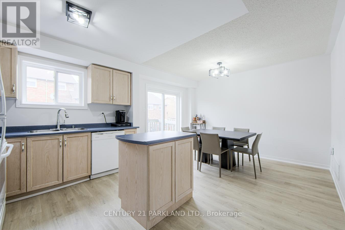 26 Kelso Crescent, Vaughan (Maple), Ontario  L6A 2C7 - Photo 9 - N12204093