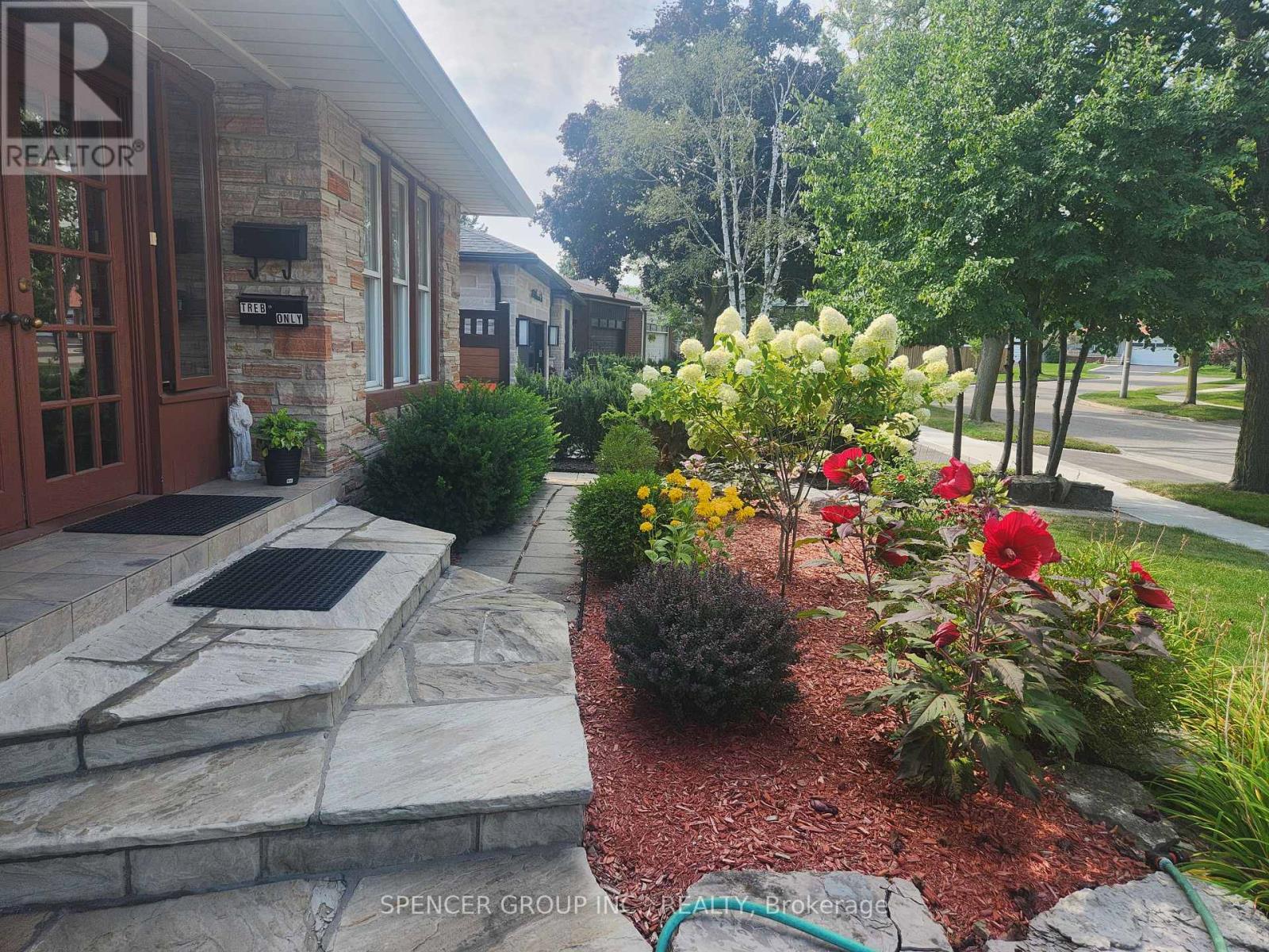 1856 Briarcrook Crescent, Mississauga, Ontario  L4X 1X4 - Photo 26 - W12204106