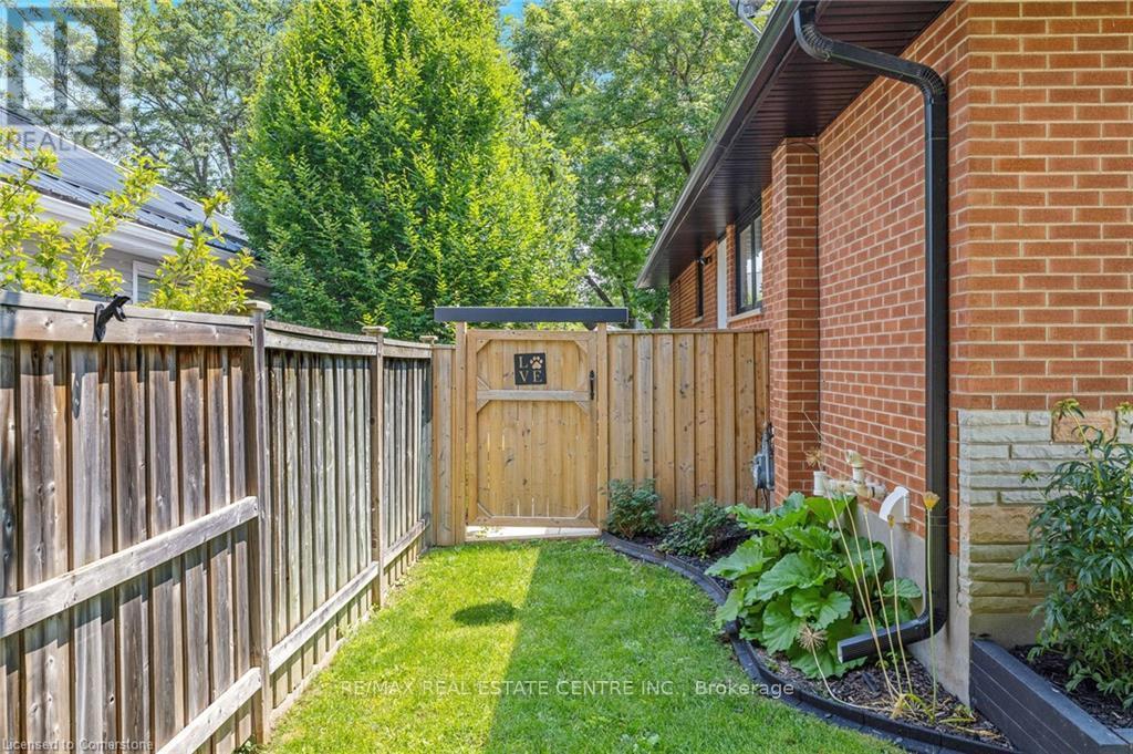 390 Woodward Avenue, Milton (Om Old Milton), Ontario  L9T 1V4 - Photo 35 - W12204114