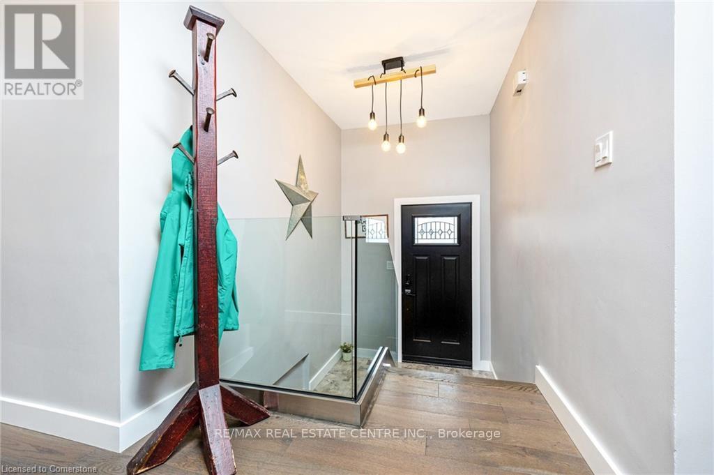 390 Woodward Avenue, Milton (Om Old Milton), Ontario  L9T 1V4 - Photo 6 - W12204114