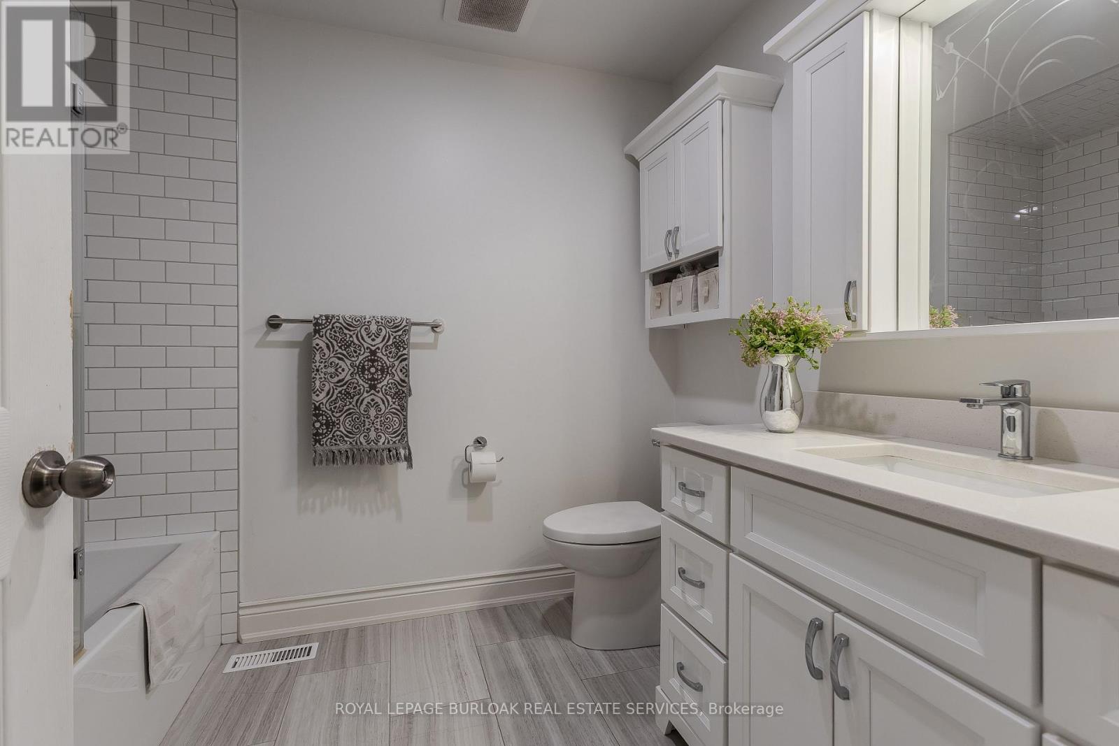 2218 Leominster Drive, Burlington, Ontario  L7P 3X1 - Photo 22 - W12204125