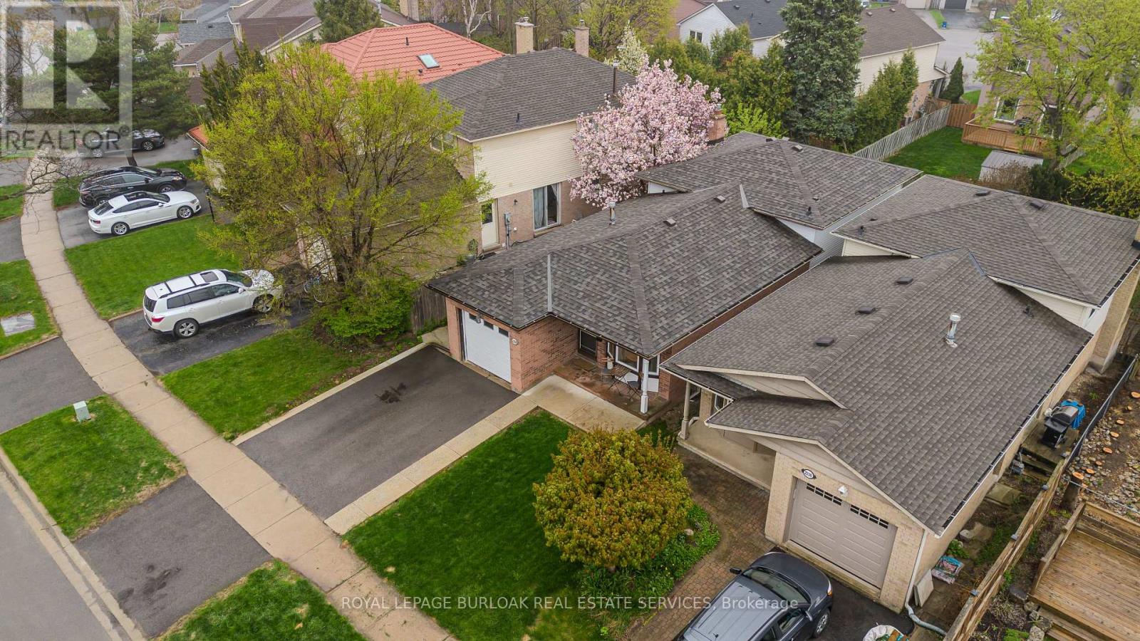 2218 Leominster Drive, Burlington, Ontario  L7P 3X1 - Photo 5 - W12204125