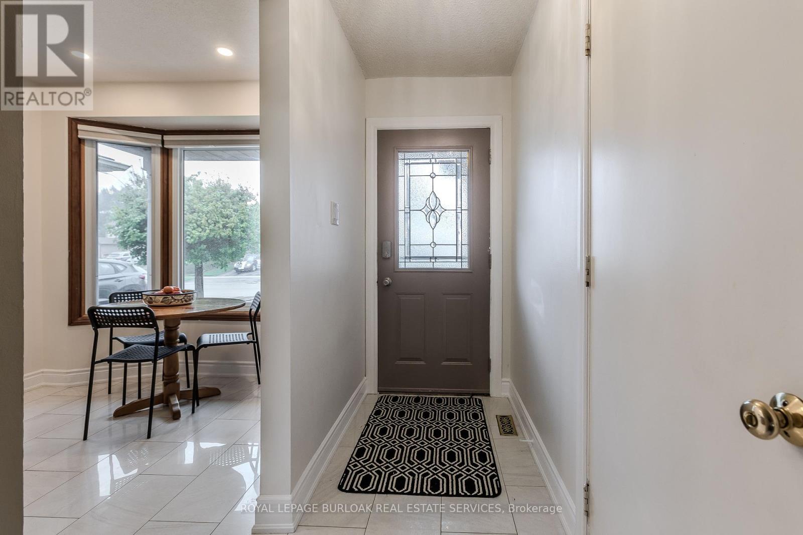 2218 Leominster Drive, Burlington, Ontario  L7P 3X1 - Photo 6 - W12204125