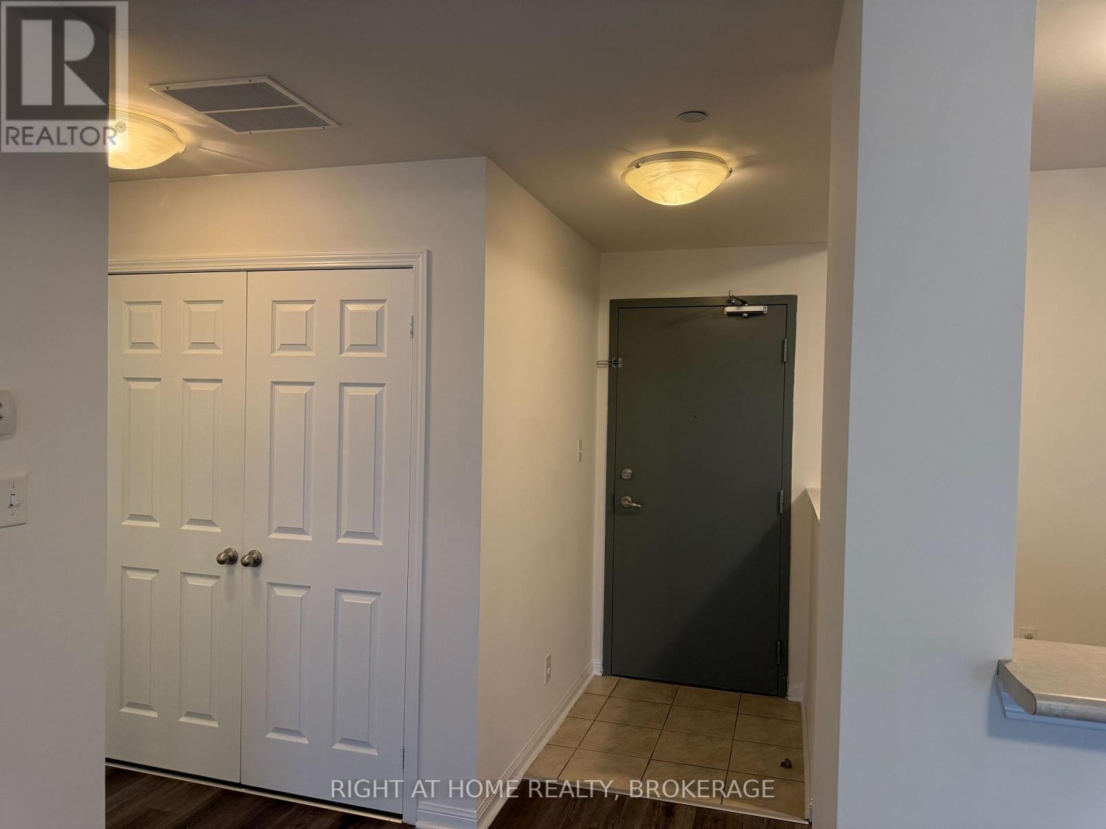 408 - 5705 Long Valley Road, Mississauga, Ontario  L5M 0M3 - Photo 2 - W12204131