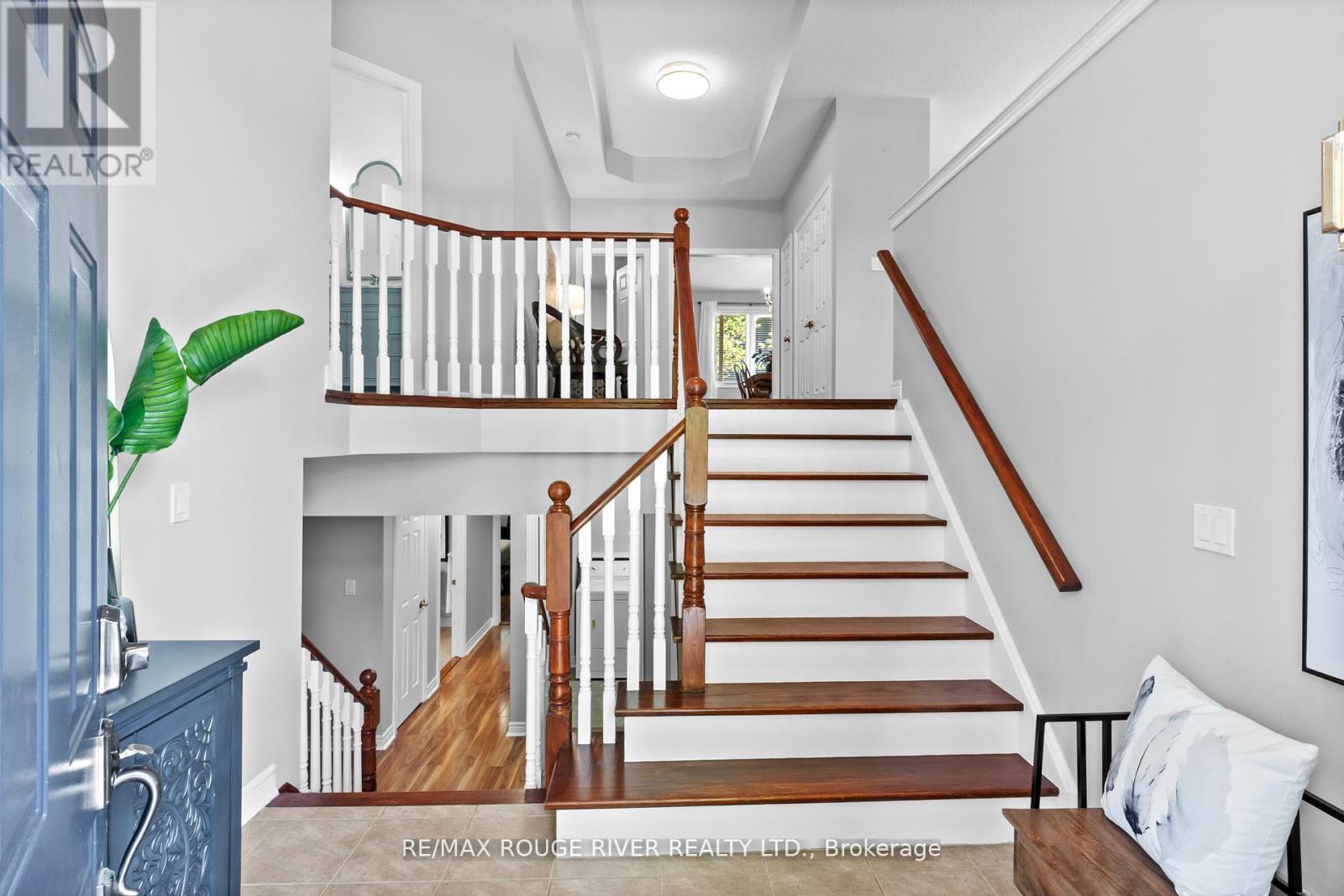 11 Maple Edge Lane, Whitby, Ontario  L1R 2M9 - Photo 2 - E12204144