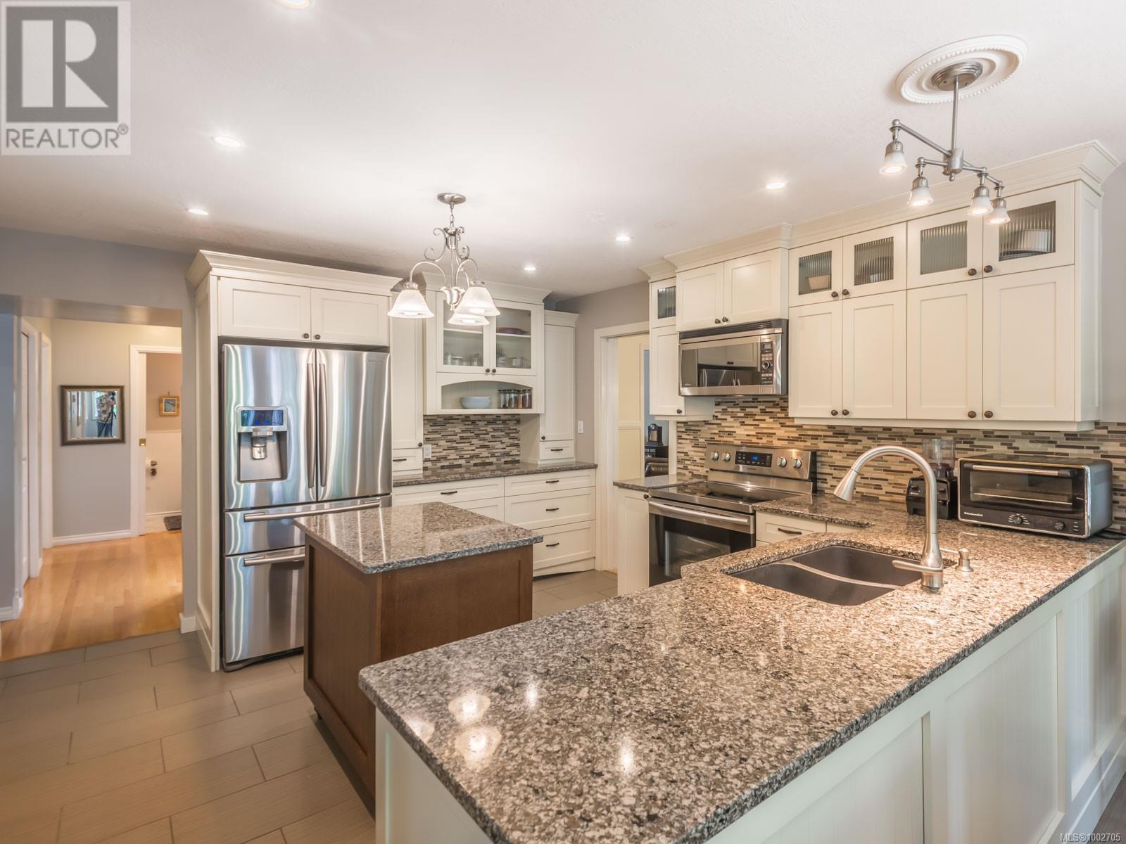 Property at 3961 Dunsmuir St image 4