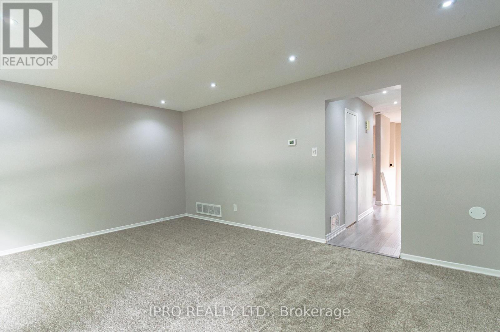 16 Franklin Court, Brampton (Bramalea West Industrial), Ontario  L6T 3Z1 - Photo 9 - W12204136