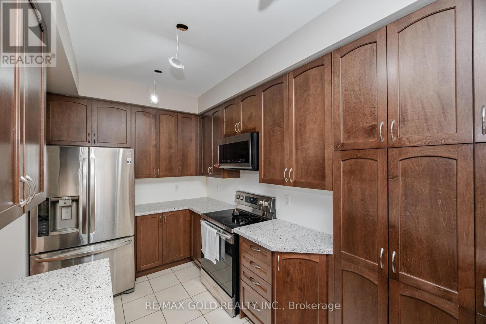 11 Seedland Crescent N, Brampton, Ontario  L6R 0Z6 - Photo 3 - W12204151