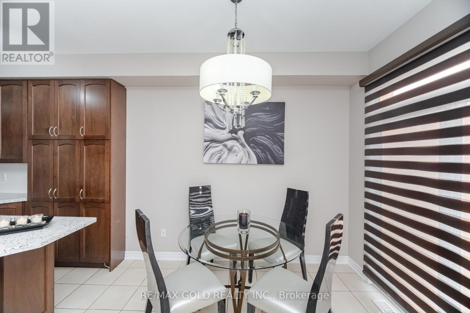 11 Seedland Crescent N, Brampton, Ontario  L6R 0Z6 - Photo 4 - W12204151