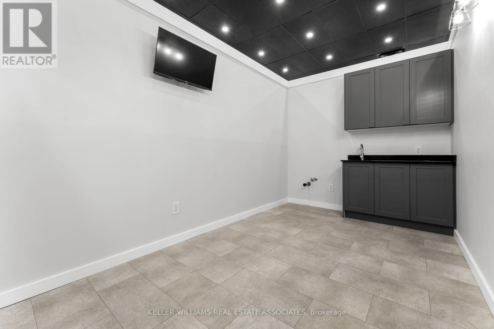 7 - 45 Wyndham Street N, Guelph (Downtown), Ontario  N1H 4E4 - Photo 10 - X12204159