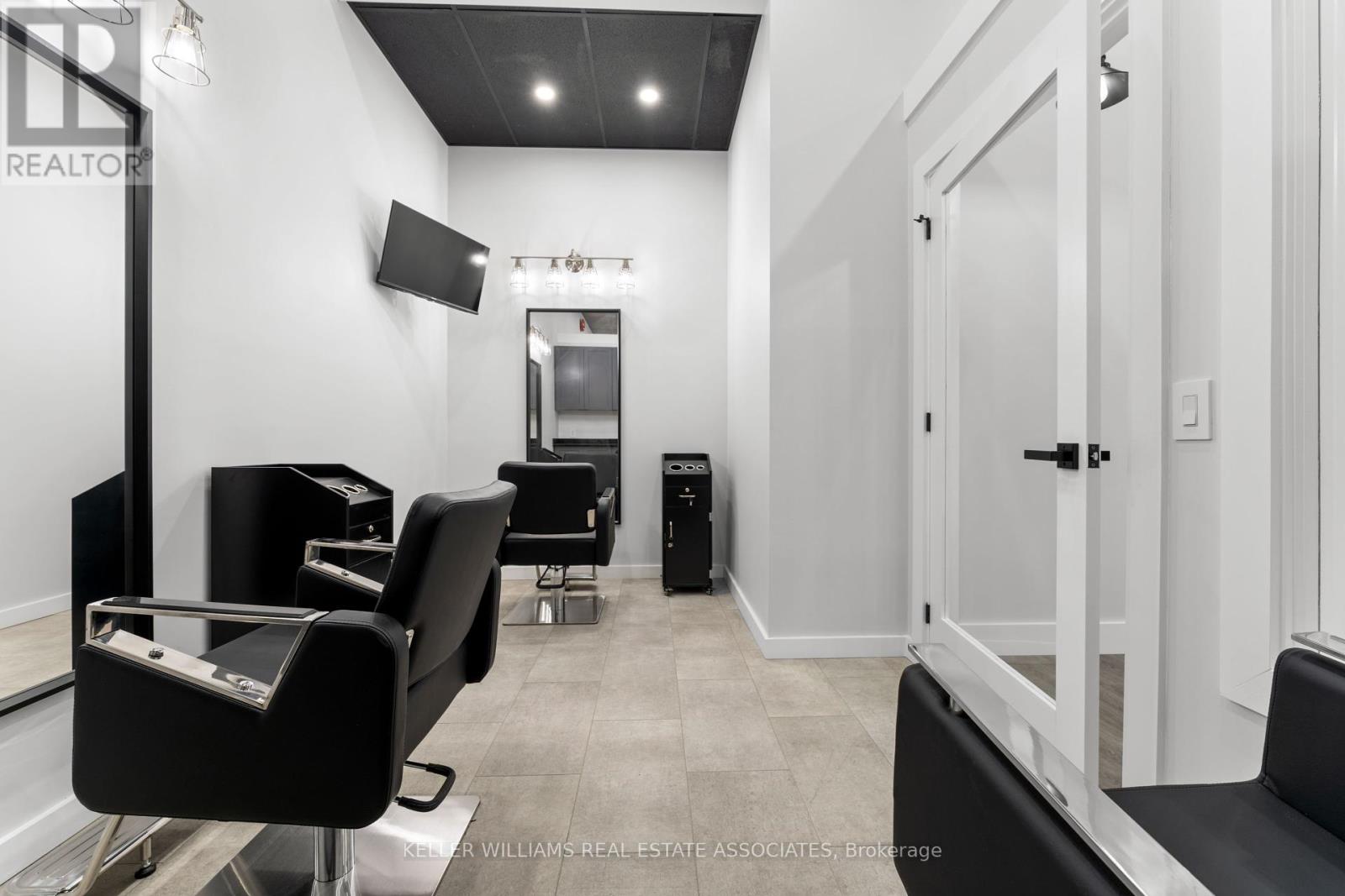 7 - 45 Wyndham Street N, Guelph (Downtown), Ontario  N1H 4E4 - Photo 6 - X12204159