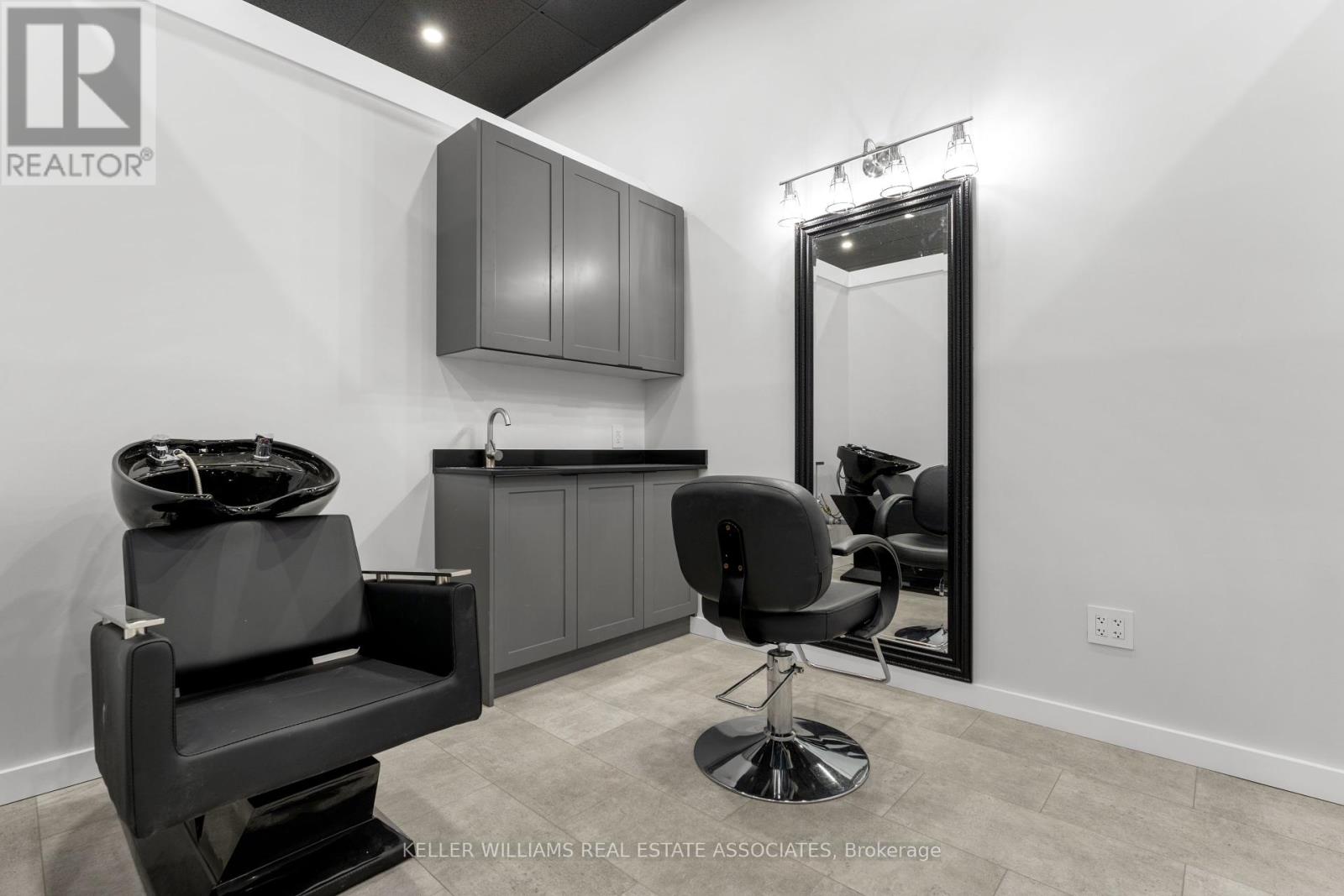 9 - 45 Wyndham Street N, Guelph, Ontario  N1H 4E4 - Photo 2 - X12204161