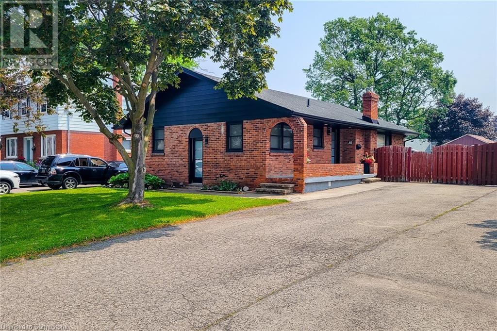 38 Stewart Street, Grimsby, Ontario  L3M 3M8 - Photo 2 - 40728228