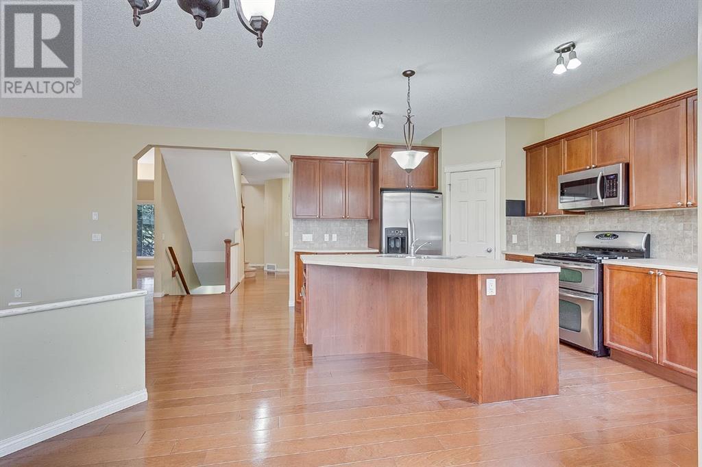 596 Cougar Ridge Drive Sw, Calgary, Alberta  T3H 5A4 - Photo 13 - A2216232