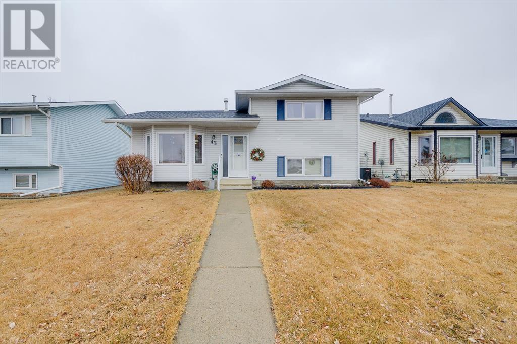 42 Dunlop Street, Red Deer, Alberta  T4R 2G7 - Photo 1 - A2207272