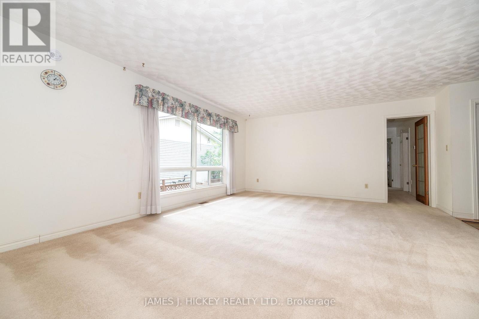 11 Banting Drive, Deep River, Ontario  K0J 1P0 - Photo 4 - X12204172