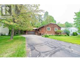 11 BANTING DRIVE, Deep River, Ontario