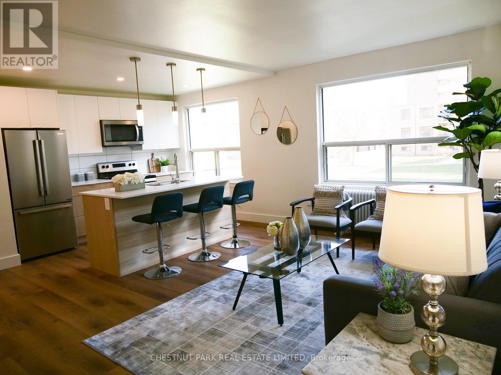 8 - 6 Wingreen Court, Toronto, Ontario  M3B 1B9 - Photo 4 - C12204178