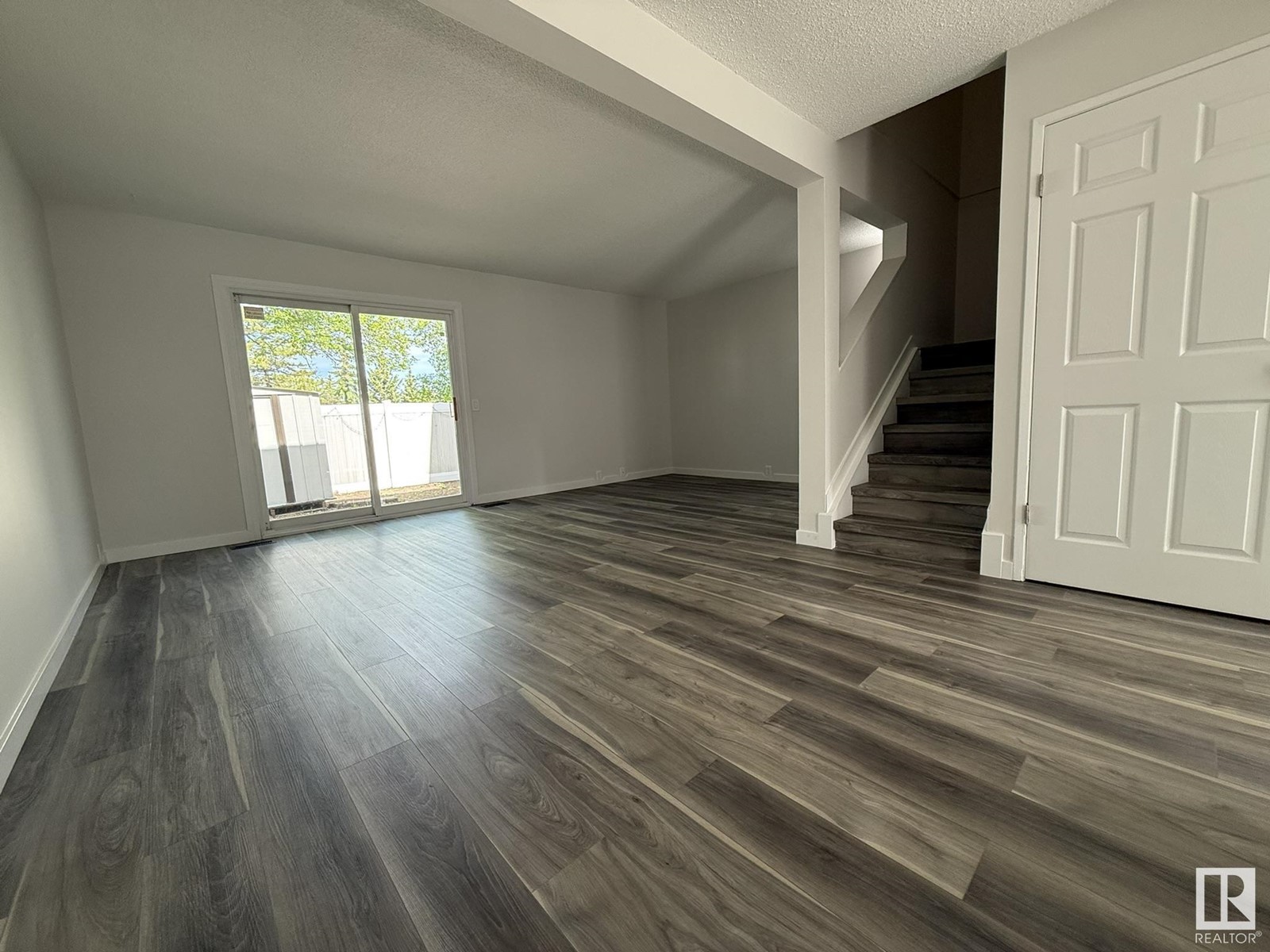 #39 2024 57 St Nw, Edmonton, Alberta  T6L 2Z3 - Photo 7 - E4441006