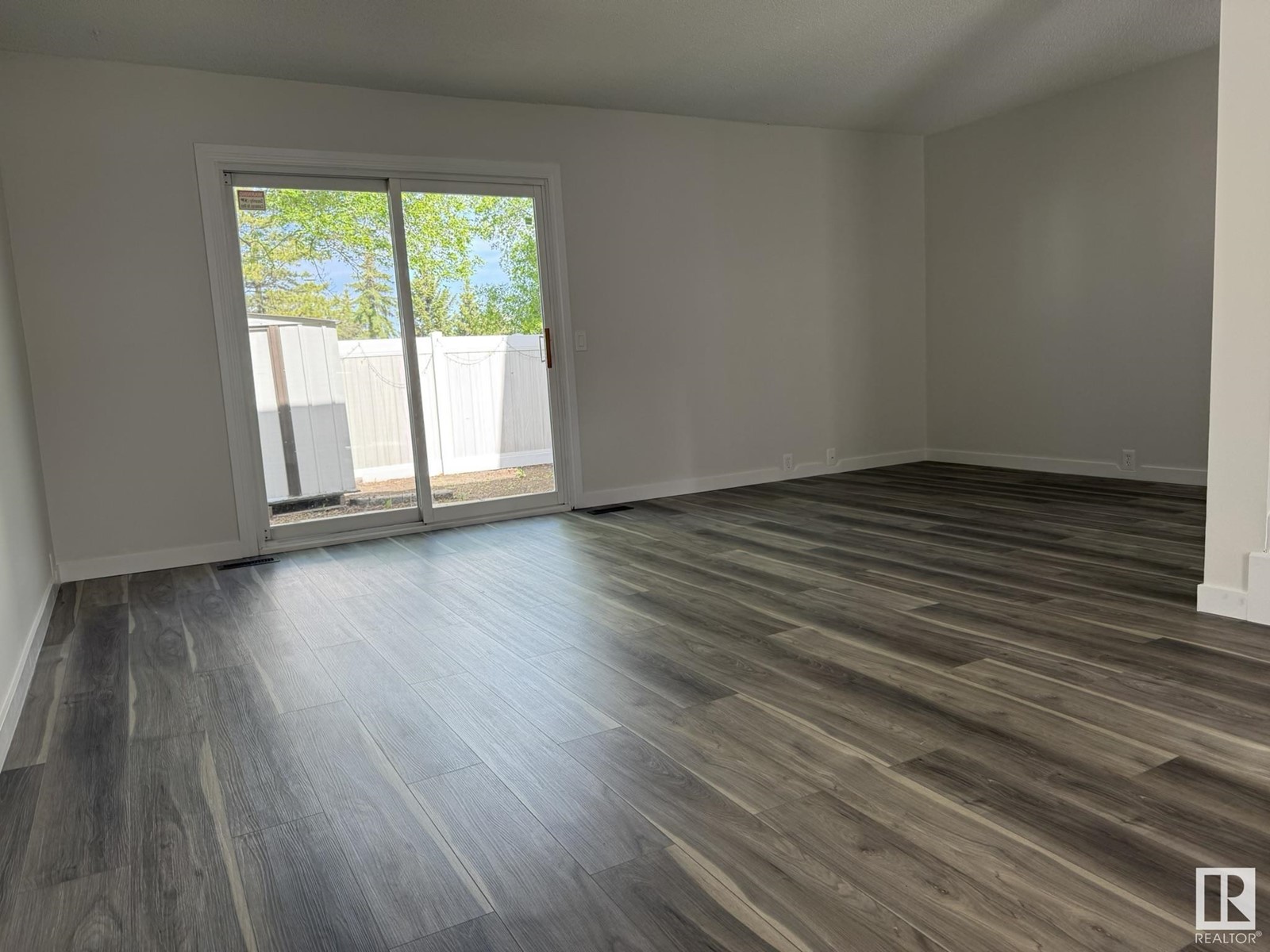 #39 2024 57 St Nw, Edmonton, Alberta  T6L 2Z3 - Photo 6 - E4441006