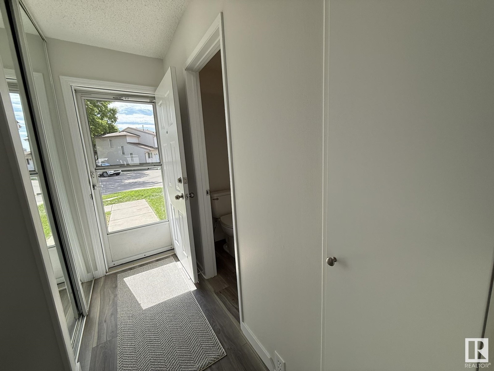 #39 2024 57 St Nw, Edmonton, Alberta  T6L 2Z3 - Photo 4 - E4441006
