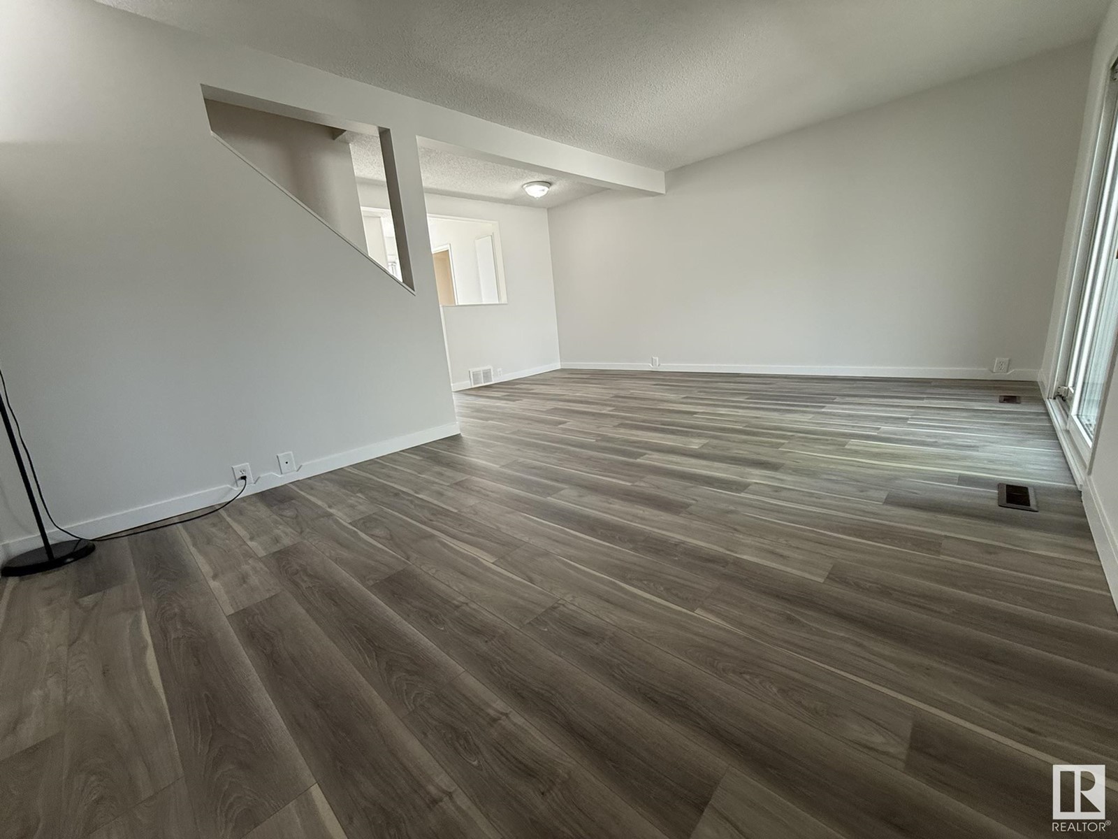 #39 2024 57 St Nw, Edmonton, Alberta  T6L 2Z3 - Photo 11 - E4441006