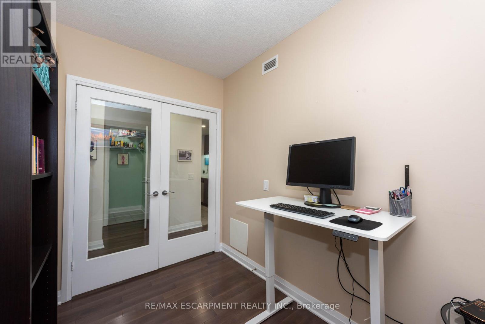 710 - 1055 Southdown Road, Mississauga (Clarkson), Ontario  L5J 0A3 - Photo 8 - W12204186