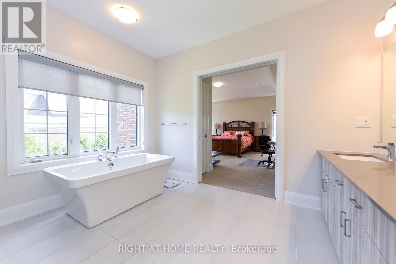 Main/upper Level - 5167 Symphony Court, Mississauga (Central Erin Mills), Ontario  L5M 0Z6 - Photo 26 - W12155720