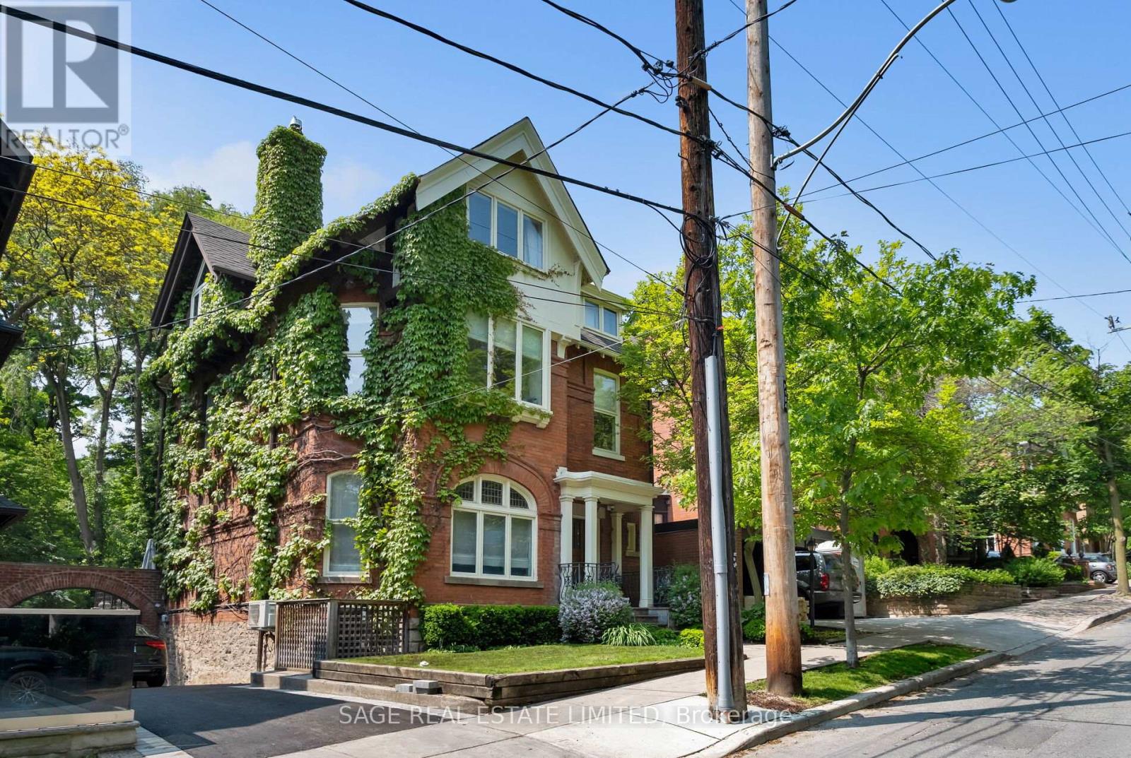 104 PARK ROAD, Toronto, Ontario