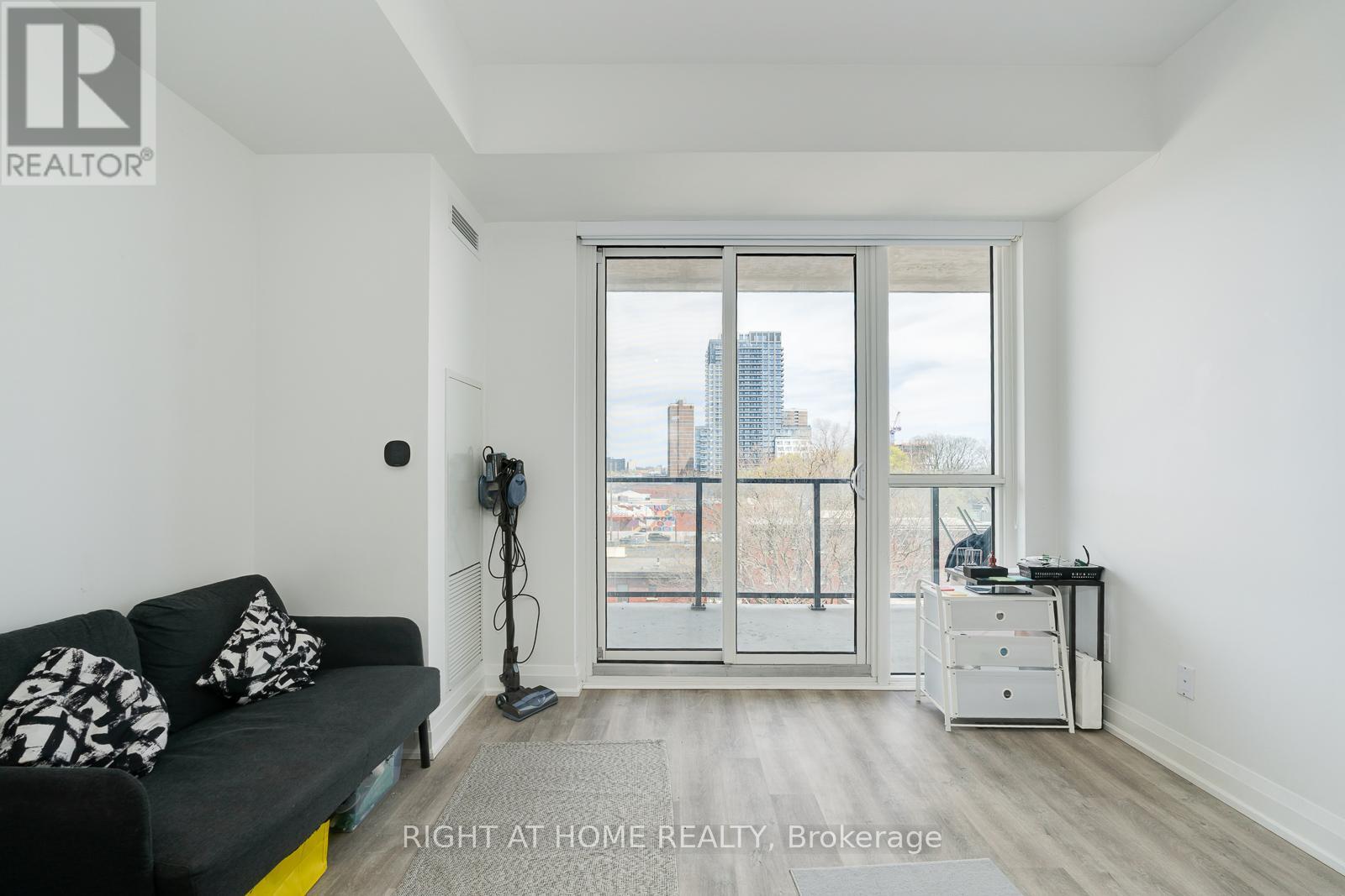 510 - 2369 Danforth Avenue, Toronto (East End-Danforth), Ontario  M4C 0B1 - Photo 8 - E12204203